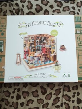 Brand New in Box Rolife DIY Miniature House "Sam's Study" Library Bookstore